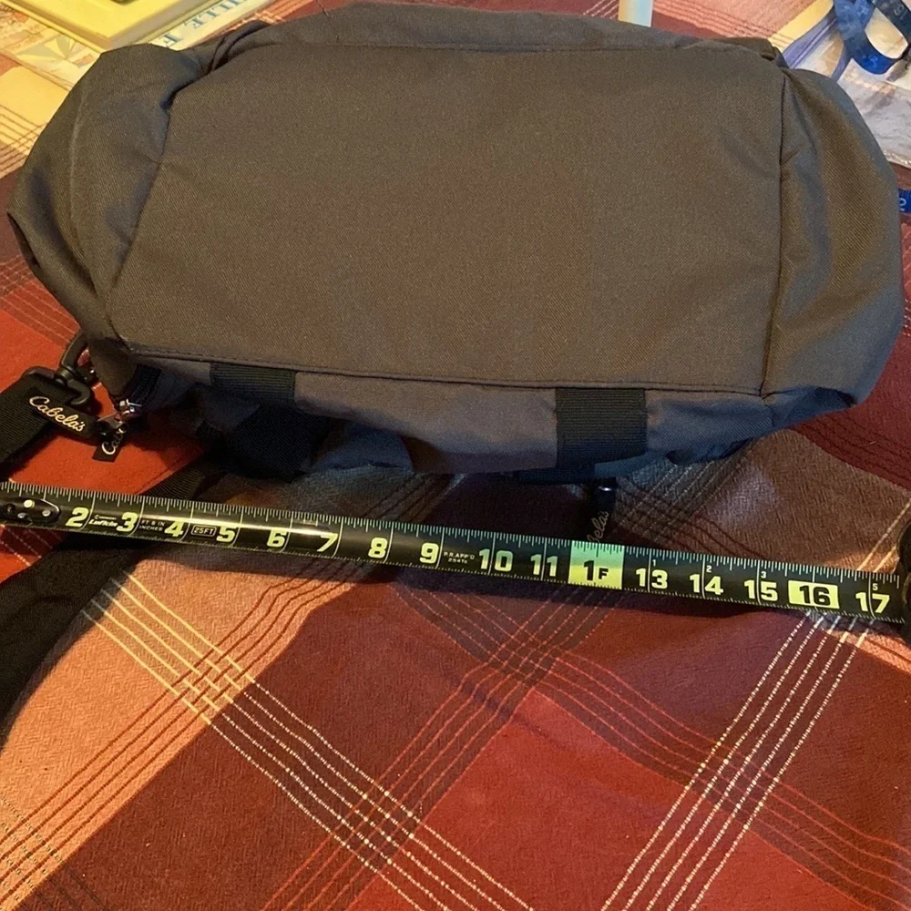 Cabela’s Travel Gear Catch All Shoulder Bag Pockets Greenish Gray Black